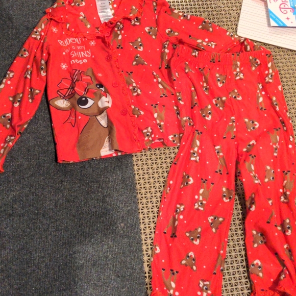 Red Rudolph the red nosed reindeer pajamas - Picture 4 of 7